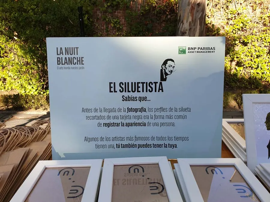Siluetas en Vivo: Arte que Sucede Ante Tus Ojos